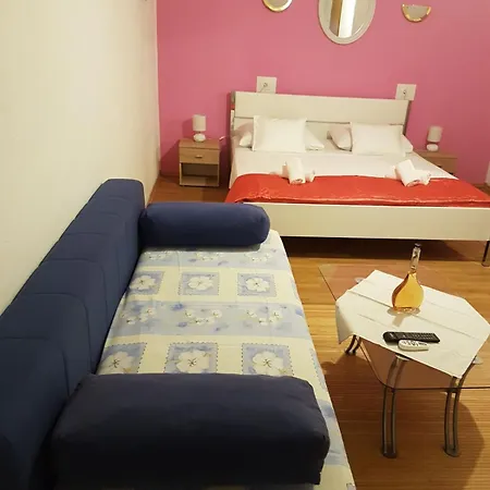 Angela בית הארחה 3*