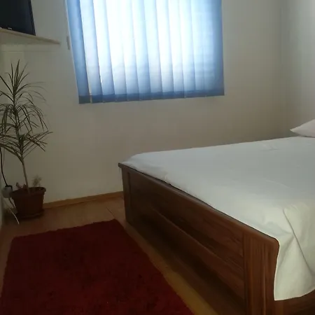 Angela 3*