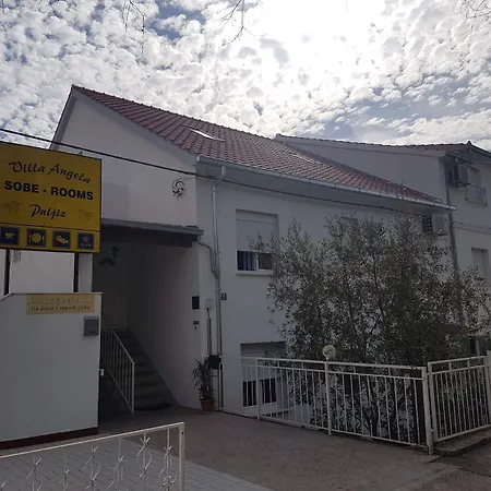 Casa de hóspedes Angela 3*