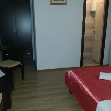 Angela Gostinjska kuća 3*