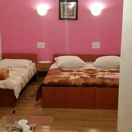 Angela Gostinjska kuća 3*